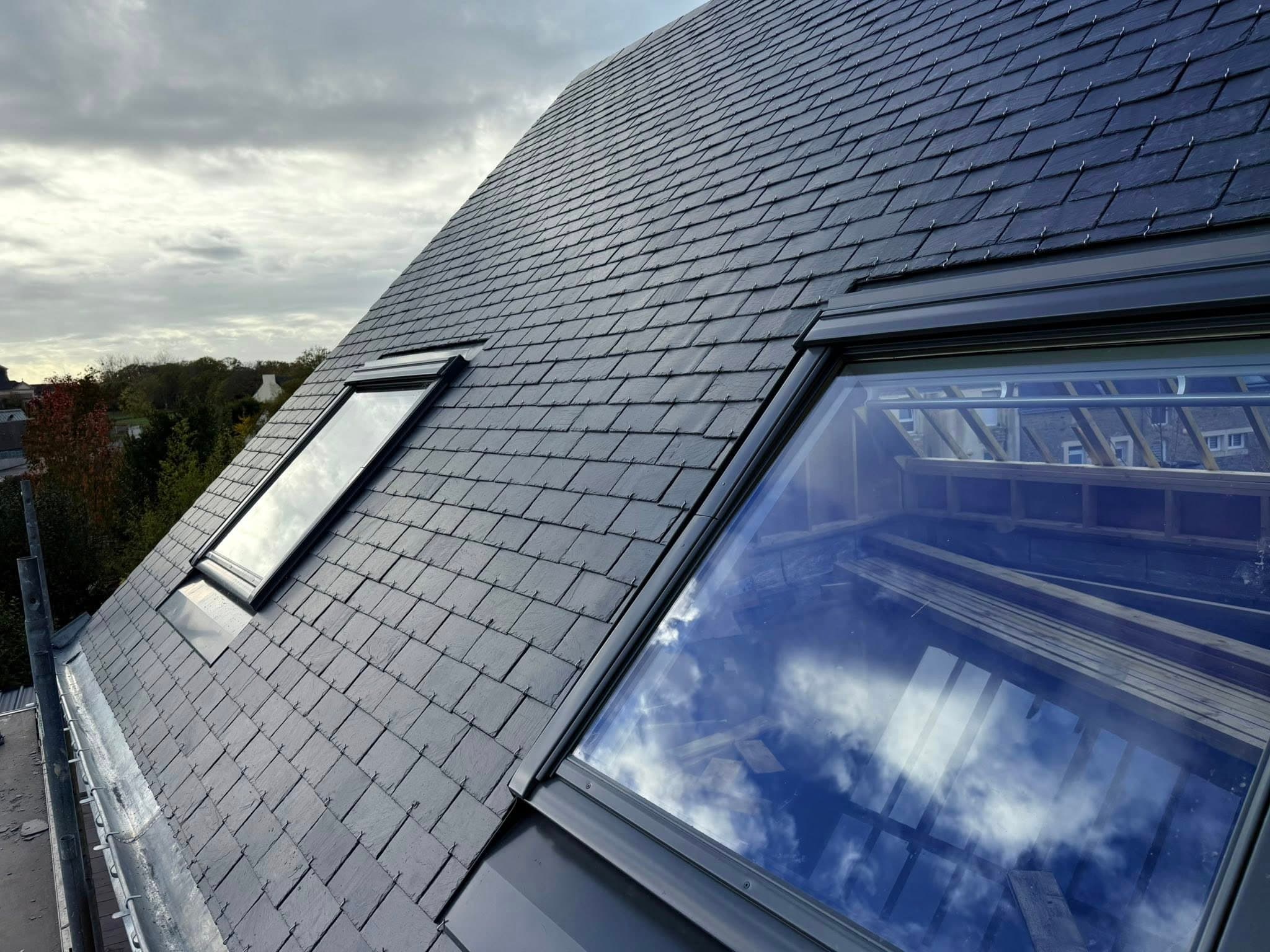 Maison avec toiture en ardoise refaite par Corrignan Couverture